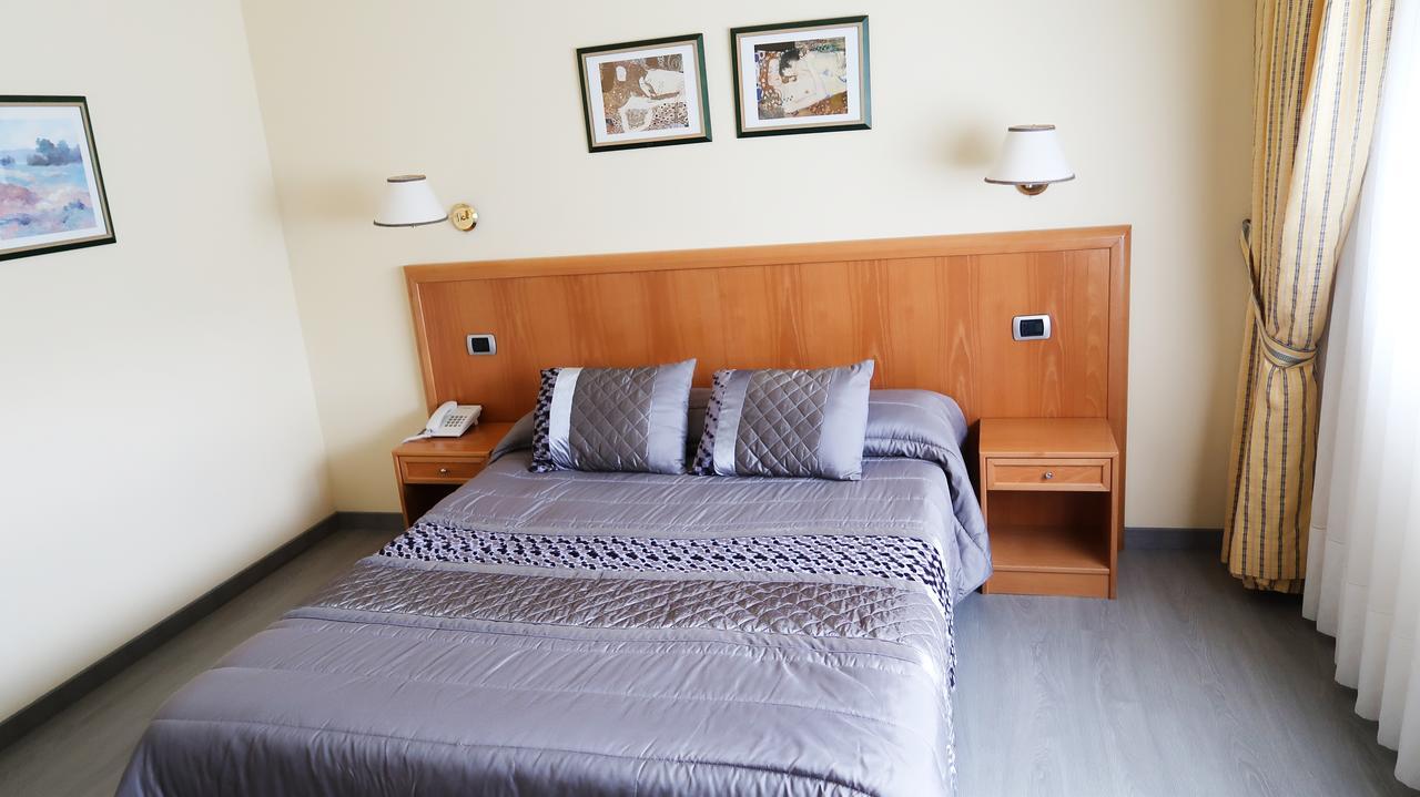 Hotel O Camino إل باركو دي فالديوراس المظهر الخارجي الصورة